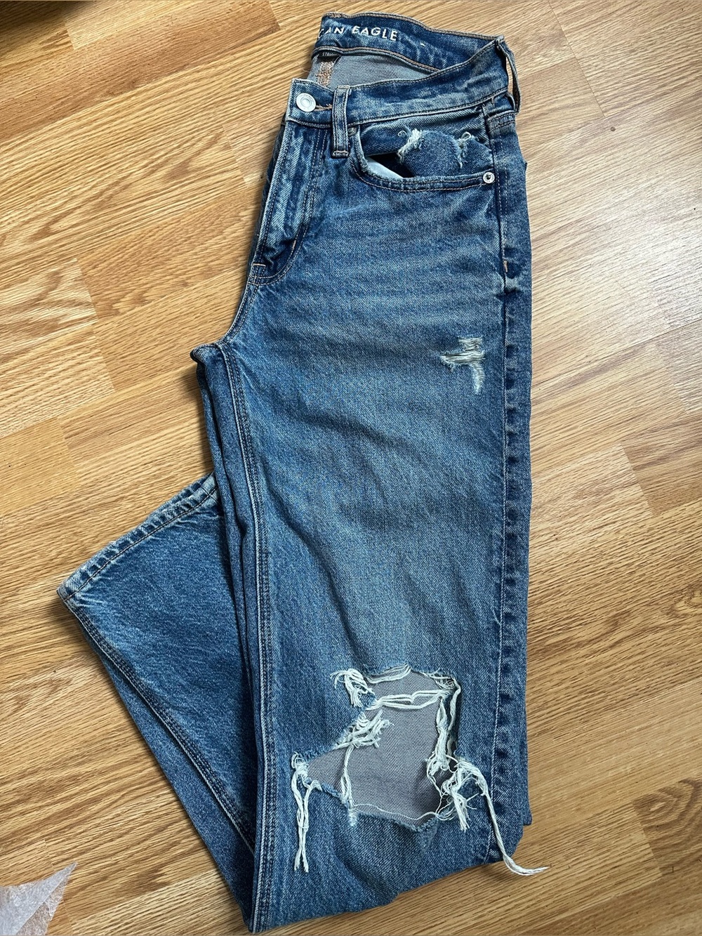 American Eagle Outfitters Women's Straight Leg Distressed Blue Jeans